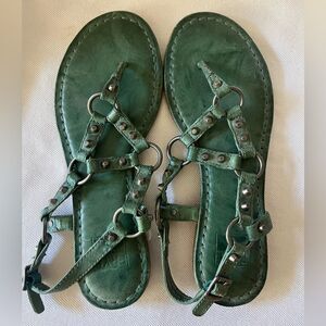 Frye Carson Ring thong sandal size 5.5 fits like 6.5 see measurements, Excellent